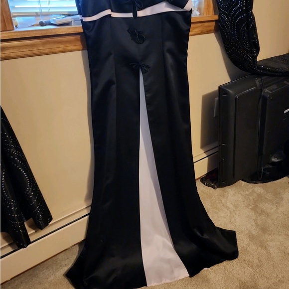 Dress - Picture 2 of 3